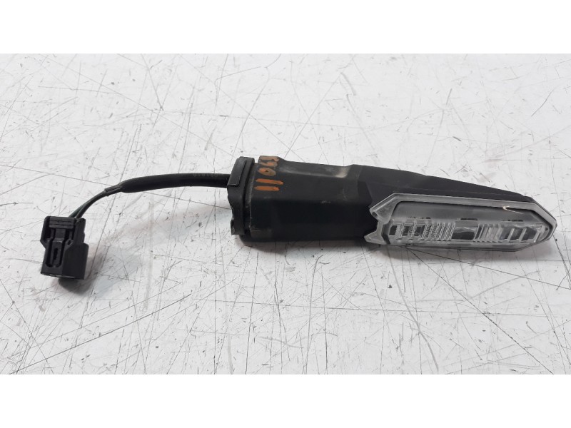 Recambio de piloto lateral izquierdo para kawasaki z 900 z 900 referencia OEM IAM 230370460  