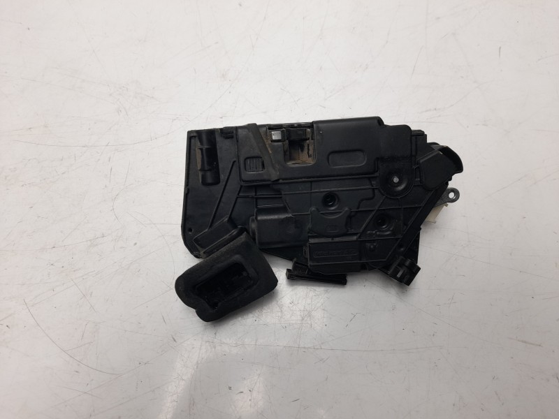 Recambio de cerradura puerta delantera derecha para volkswagen polo (6c1) advance bluemotion referencia OEM IAM 5K1837016E CRDVW