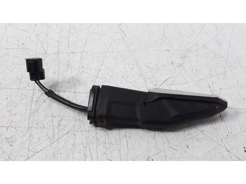 Recambio de piloto lateral izquierdo para kawasaki z 900 z 900 referencia OEM IAM 230370460  
