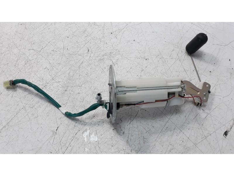 Recambio de bomba combustible para kawasaki z 900 z 900 referencia OEM IAM 490400756  
