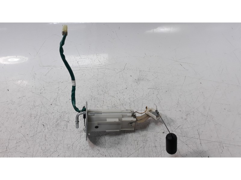 Recambio de bomba combustible para kawasaki z 900 z 900 referencia OEM IAM 490400756  