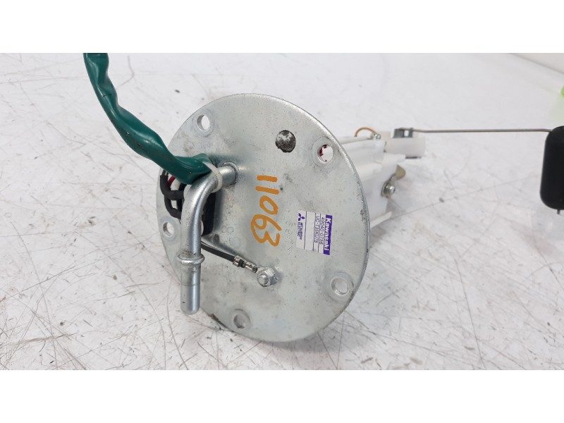 Recambio de bomba combustible para kawasaki z 900 z 900 referencia OEM IAM 490400756  