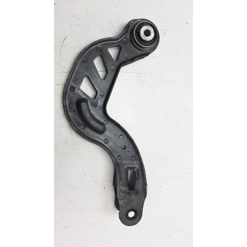Recambio de brazo suspension superior trasero derecho para mercedes-benz clase a (w176) 2.1 cdi cat referencia OEM IAM A24635010