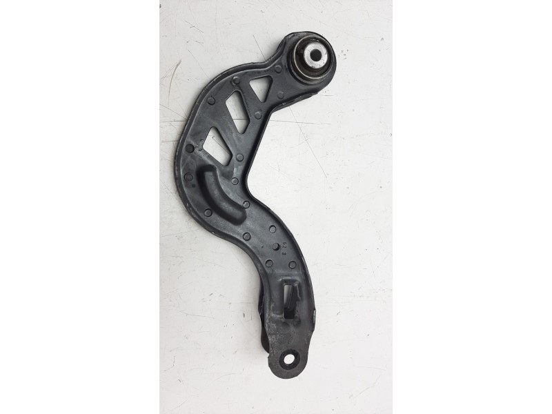 Recambio de brazo suspension superior trasero derecho para mercedes-benz clase a (w176) 2.1 cdi cat referencia OEM IAM A24635010