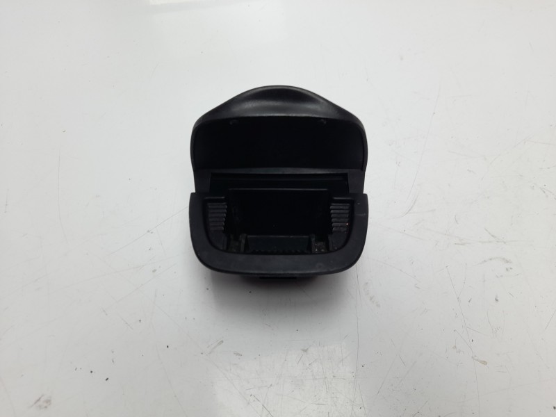Recambio de cenicero para peugeot 206 berlina 1.9 diesel referencia OEM IAM 9627659377  