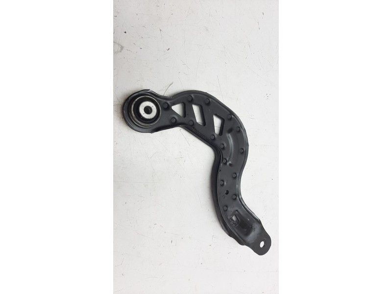 Recambio de brazo suspension superior trasero derecho para mercedes-benz clase a (w176) 2.1 cdi cat referencia OEM IAM A24635010