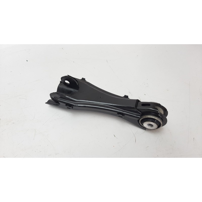 Recambio de brazo suspension inferior trasero izquierdo para mercedes-benz clase a (w176) 2.1 cdi cat referencia OEM IAM A246350