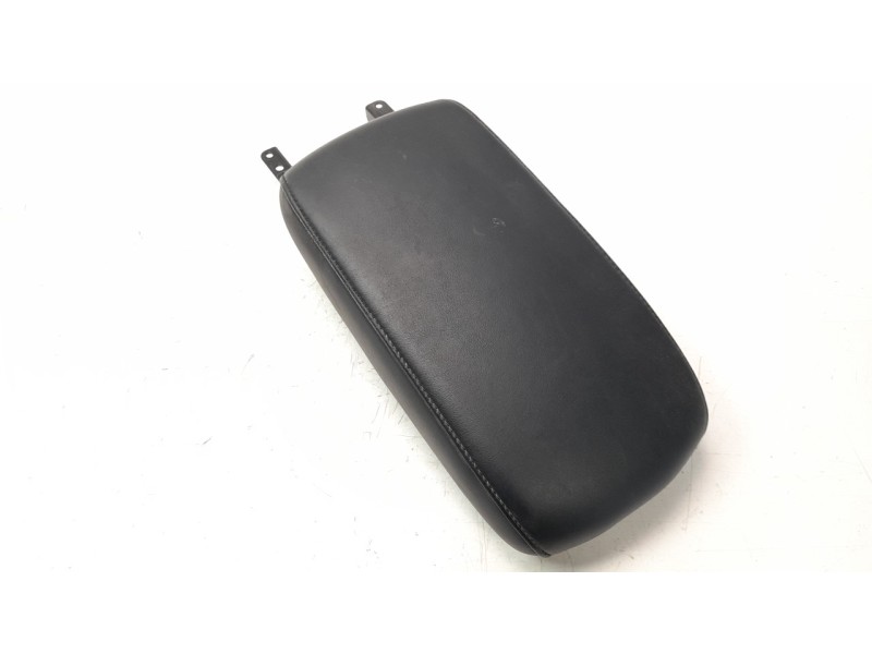 Recambio de apoyabrazos central para toyota rav 4 referencia OEM IAM 5895935010  