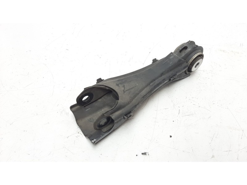 Recambio de brazo suspension inferior trasero derecho para mercedes-benz clase a (w176) 2.1 cdi cat referencia OEM IAM A24635000
