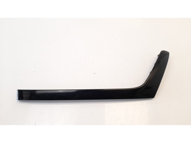 Recambio de moldura para kia cee´d 1.6 crdi cat referencia OEM IAM 82712A2000  