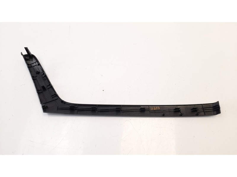 Recambio de moldura para kia cee´d 1.6 crdi cat referencia OEM IAM 82712A2000  