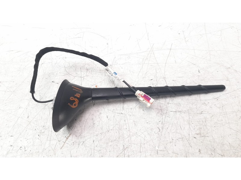 Recambio de antena para jeep compass ii 2.0 m-jet cat referencia OEM IAM P05091872AA  