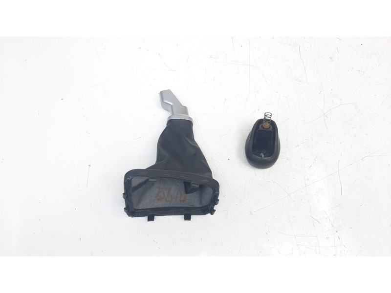 Recambio de pomo palanca cambio para kia venga 1.6 crdi cat referencia OEM IAM 437111H010 846321P000EQ 