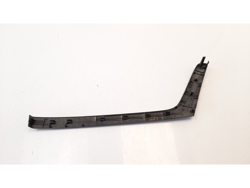 Recambio de moldura para kia cee´d 1.6 crdi cat referencia OEM IAM 82722A2000  