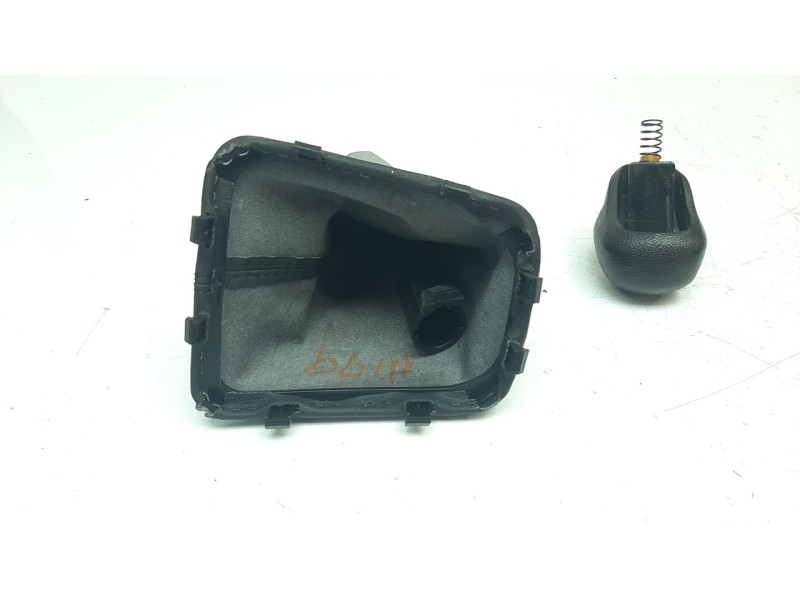 Recambio de pomo palanca cambio para kia venga 1.6 crdi cat referencia OEM IAM 437111H010 846321P000EQ 