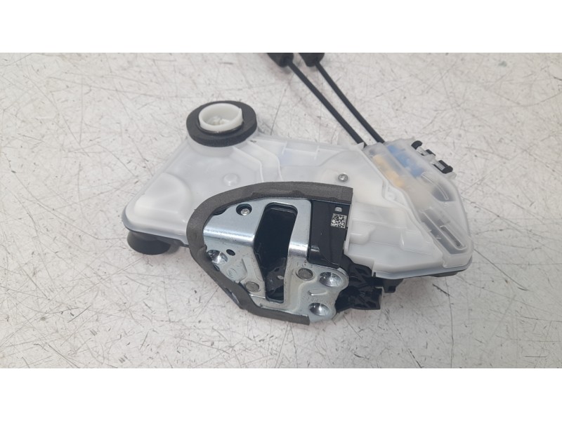 Recambio de cerradura puerta delantera derecha para toyota rav4 hybrid 4x2 advance referencia OEM IAM 6903062010  