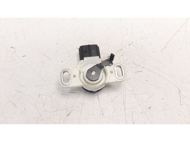 Recambio de sensor para toyota corolla (e21) referencia OEM IAM 8951047040  