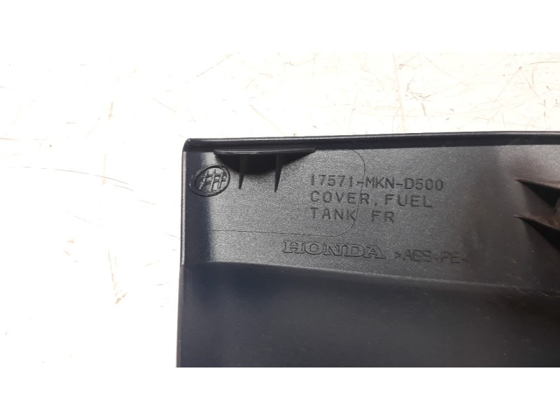 Recambio de moldura para honda cb 650r referencia OEM IAM 17571MKND500  