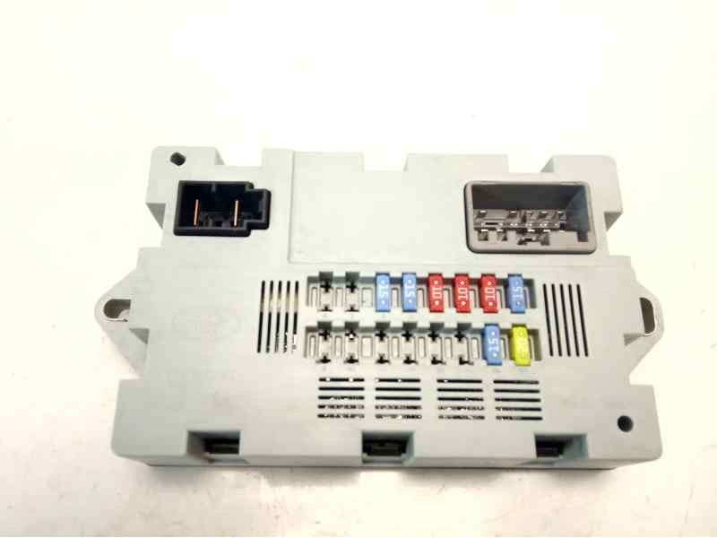 Recambio de caja reles / fusibles para land rover discovery 4 tdv6 se referencia OEM IAM EH2214Q073AA  