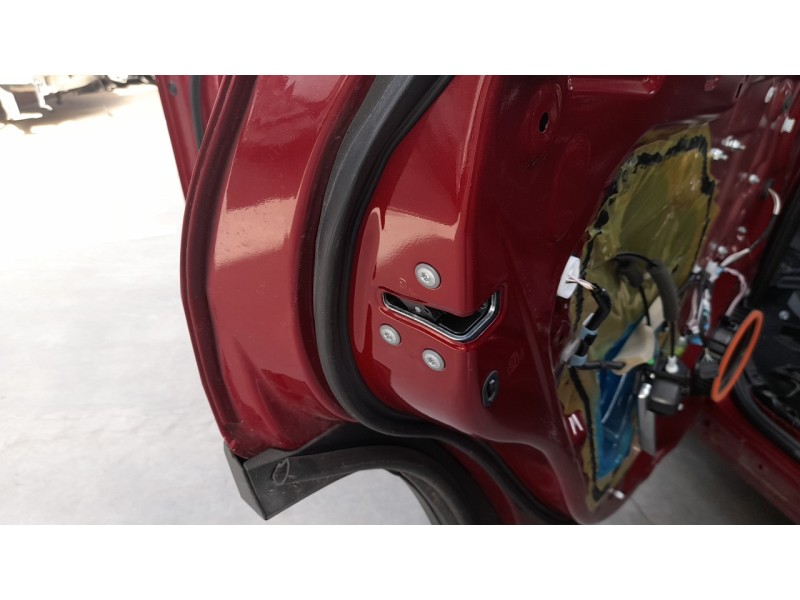 Recambio de cerradura puerta trasera izquierda para toyota rav4 hybrid 4x2 advance referencia OEM IAM 6906048060  