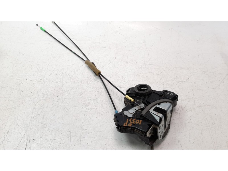 Recambio de cerradura puerta delantera derecha para toyota rav 4 referencia OEM IAM A046693  