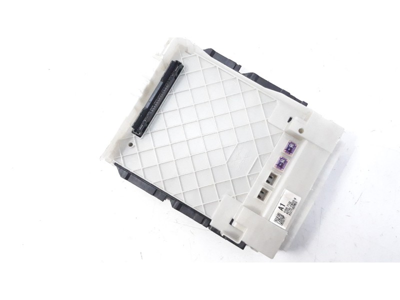 Recambio de caja reles / fusibles para toyota c-hr referencia OEM IAM 82730F4010B A121T007ME0 