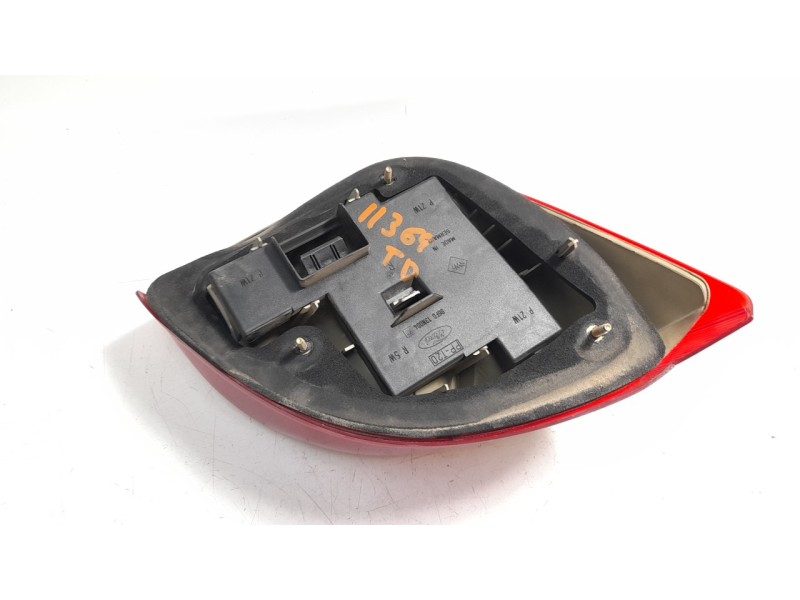 Recambio de piloto trasero derecho para ford fiesta berl./courier 1.4 cat (pt-e) referencia OEM IAM 96FG13N004  