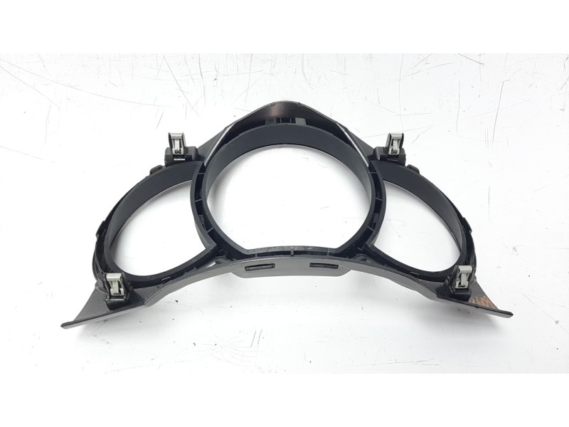 Recambio de moldura para citroen c3 1.2 12v vti referencia OEM IAM 9684289477  
