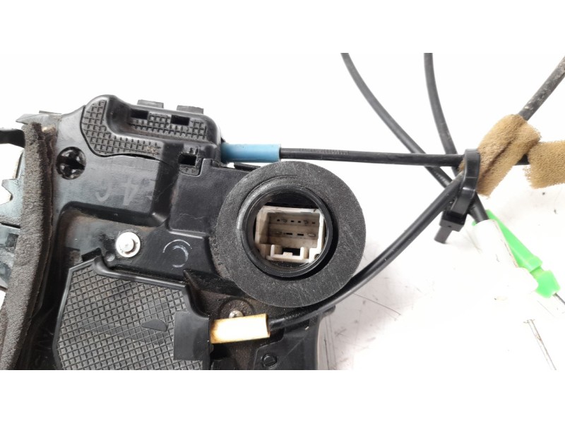 Recambio de cerradura puerta trasera derecha para toyota rav 4 referencia OEM IAM A046693  
