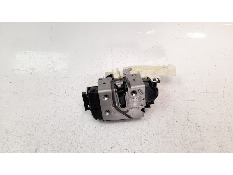 Recambio de cerradura puerta delantera izquierda para mercedes-benz clase c (w204) coupe 2.1 cdi cat referencia OEM IAM 20472027