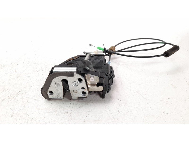 Recambio de cerradura puerta trasera derecha para toyota rav 4 referencia OEM IAM A046693  