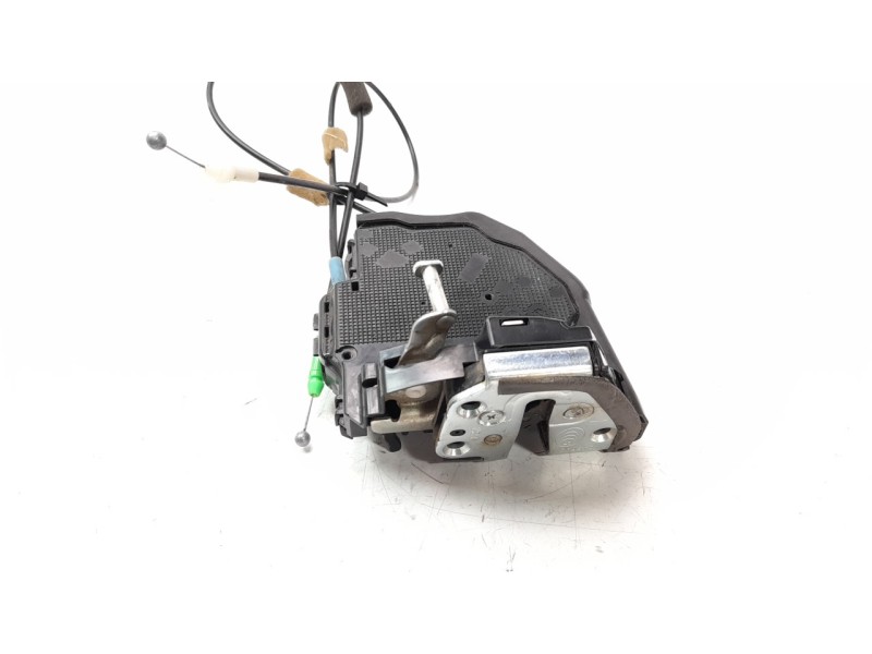 Recambio de cerradura puerta trasera izquierda para toyota rav 4 referencia OEM IAM A046693  