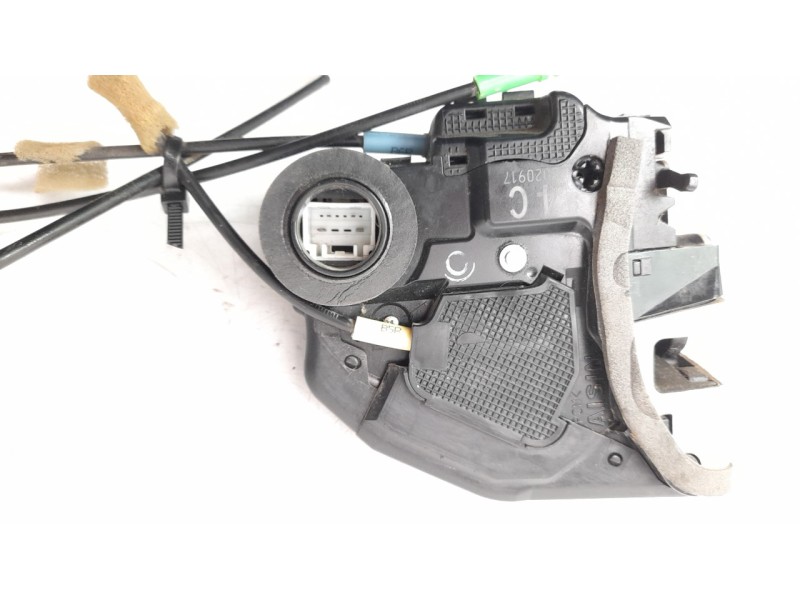 Recambio de cerradura puerta trasera izquierda para toyota rav 4 referencia OEM IAM A046693  