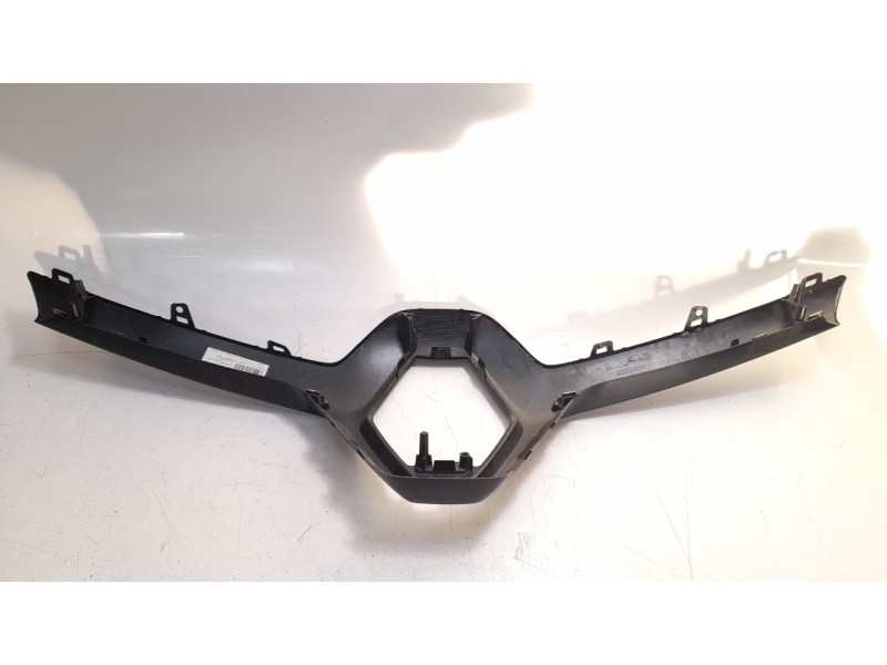 Recambio de molduras delanteras para renault kadjar 1.5 dci diesel fap energy referencia OEM IAM 623103685R  