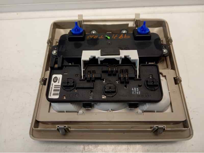 Recambio de luz interior para land rover discovery 4 tdv6 se referencia OEM IAM LR038071  