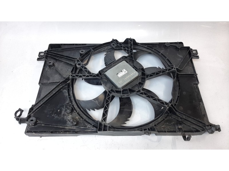 Recambio de electroventilador para toyota rav4 hybrid 4x2 advance referencia OEM IAM 1636331500  
