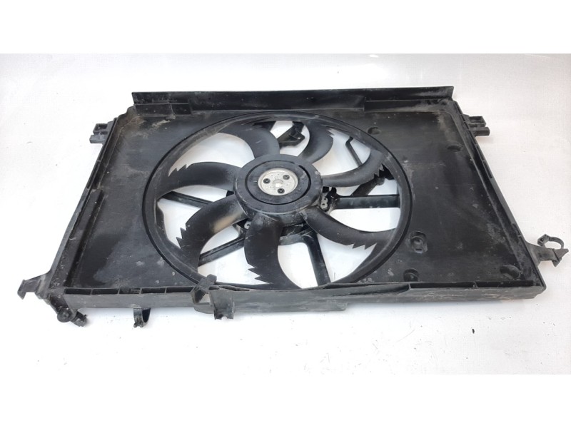 Recambio de electroventilador para toyota rav4 hybrid 4x2 advance referencia OEM IAM 1636331500  