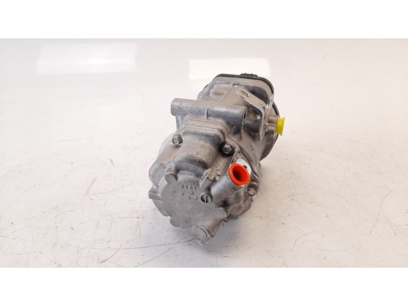 Recambio de compresor aire acondicionado para toyota c-hr referencia OEM IAM 0424000370  