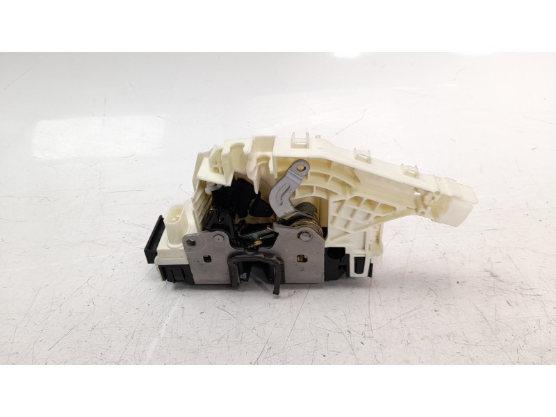 Recambio de cerradura puerta delantera izquierda para mercedes-benz clase c (w204) coupe 2.1 cdi cat referencia OEM IAM 20472027