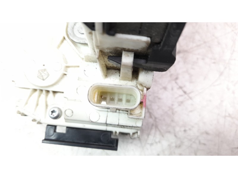 Recambio de cerradura puerta trasera izquierda para jeep compass ii 2.0 m-jet cat referencia OEM IAM 04589915AE  