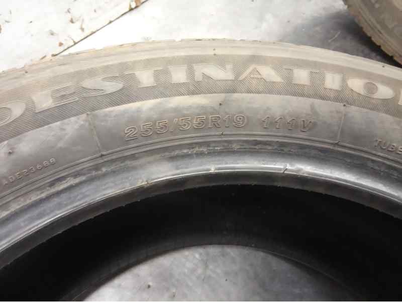 Recambio de neumatico repuesto para land rover discovery 4 tdv6 se referencia OEM IAM 2555519  