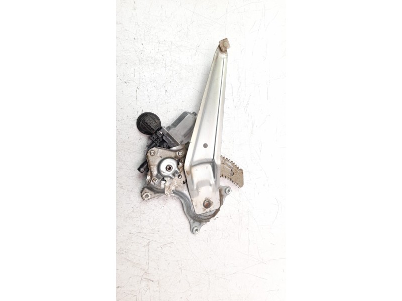 Recambio de elevalunas trasero derecho para toyota rav 4 referencia OEM IAM 6980342050  