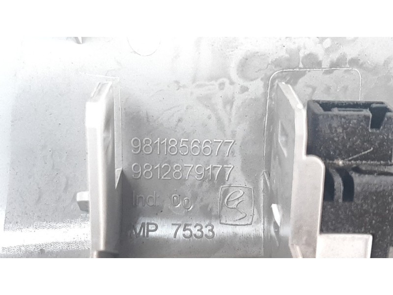 Recambio de luz interior para citroen c3 1.5 blue-hdi fap referencia OEM IAM 9811856677  