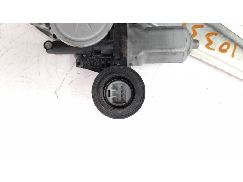 Recambio de elevalunas trasero derecho para toyota rav 4 referencia OEM IAM 6980342050  