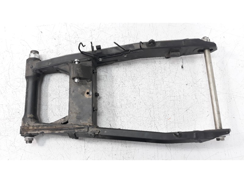 Recambio de puente trasero para kawasaki z 900 z 900 referencia OEM IAM 33001073218R  