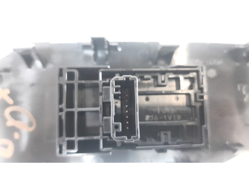 Recambio de mando elevalunas delantero derecho para toyota rav4 hybrid 4x2 advance referencia OEM IAM 8481012110  