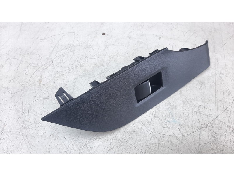 Recambio de mando elevalunas trasero derecho para toyota rav4 hybrid 4x2 advance referencia OEM IAM 848100D030  