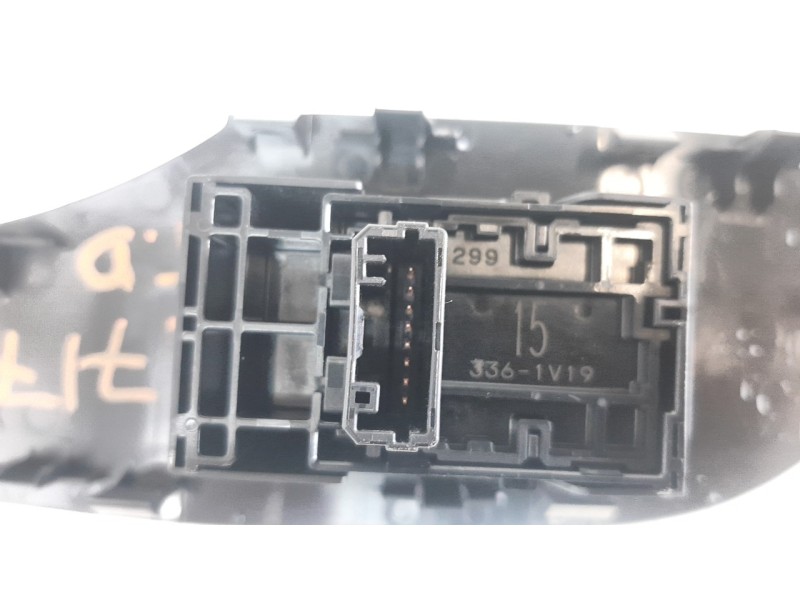 Recambio de mando elevalunas trasero derecho para toyota rav4 hybrid 4x2 advance referencia OEM IAM 848100D030  