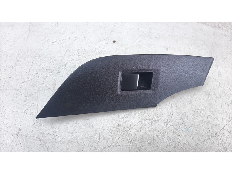 Recambio de mando elevalunas trasero izquierdo para toyota rav4 hybrid 4x2 advance referencia OEM IAM 8481012100  