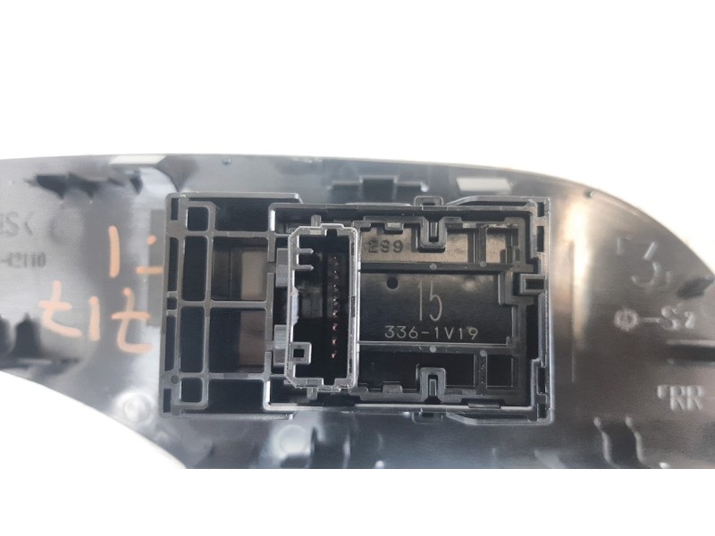 Recambio de mando elevalunas trasero izquierdo para toyota rav4 hybrid 4x2 advance referencia OEM IAM 8481012100  